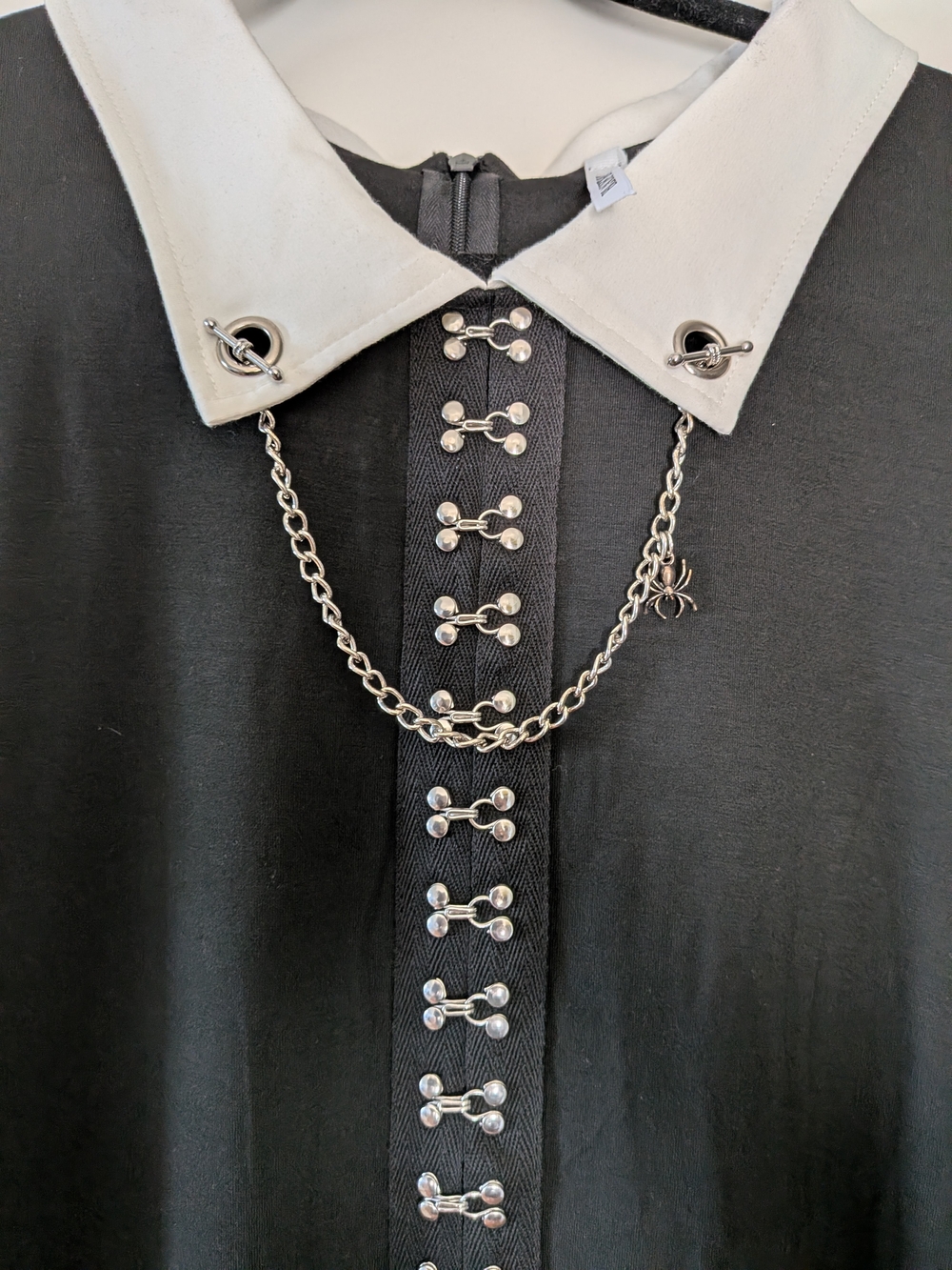 Black Gothic Collar Dress With Spider Chain Black Friday Brand From Dangerfield - Picture 3 of 6